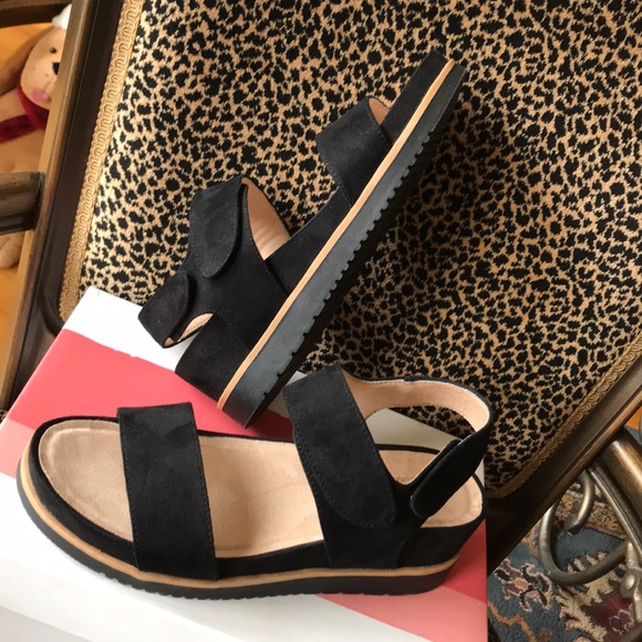 soul naturalizer kaila sandal